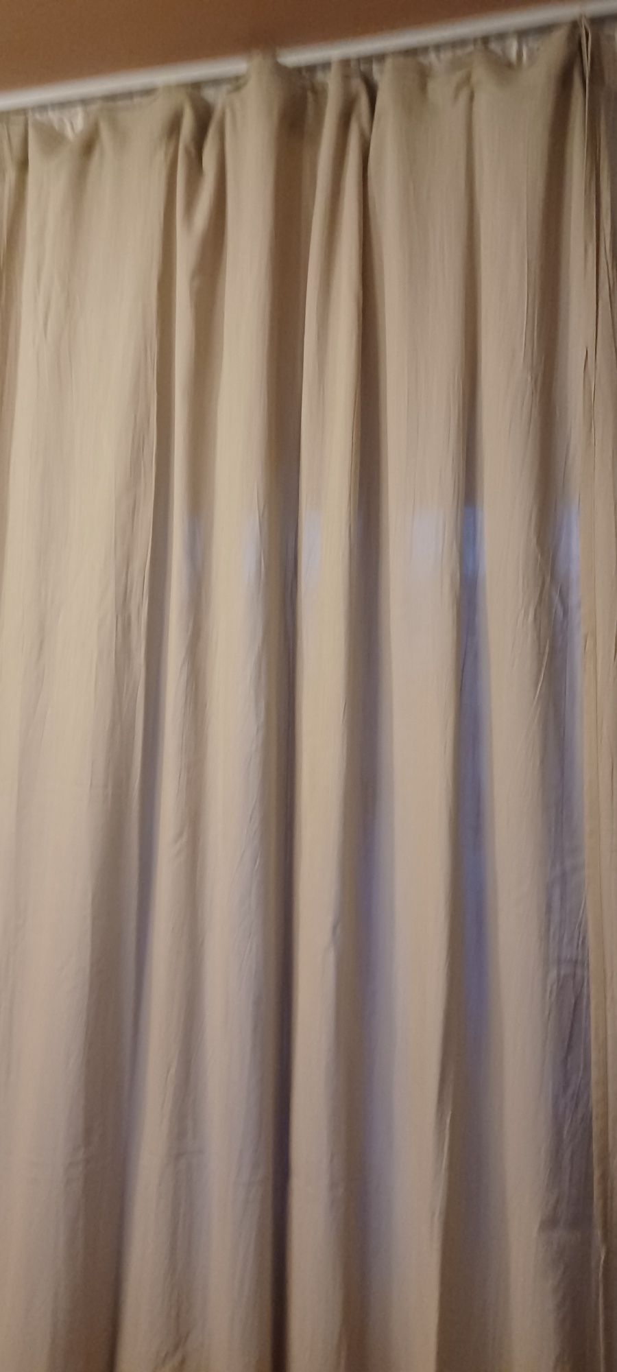 Draperii bej      .