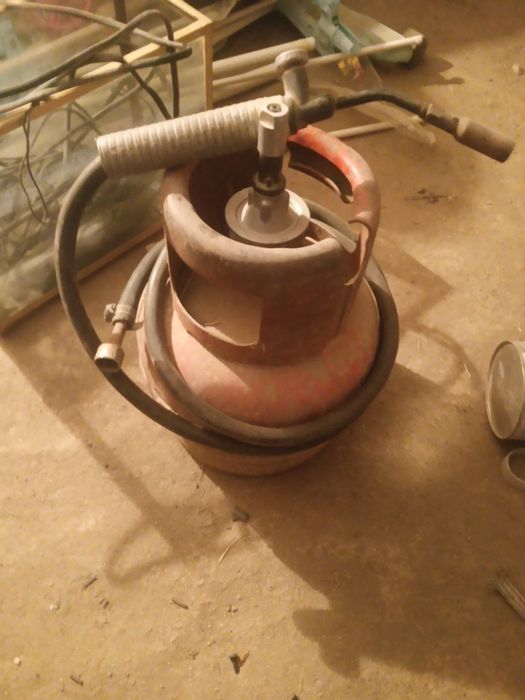 Продаётся газовый баллон сгорелкой