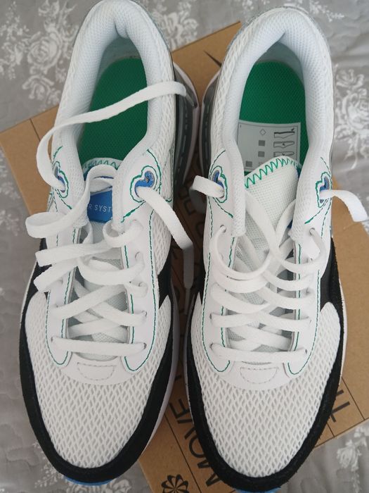 Чисто нови маратонки, Найк