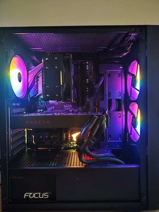 Геймърски компютър с RX 5700 – Перфектен за игри и работа!