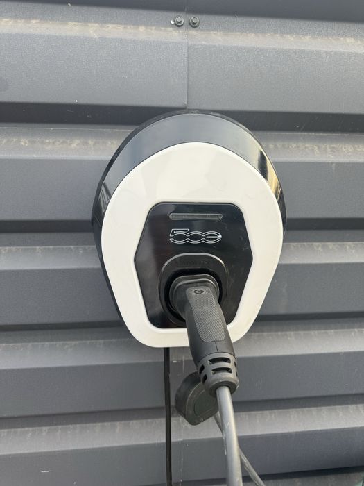 Statie electrica wall box fiat 500 electric