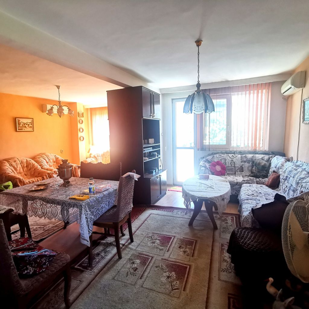 Продава се Четиристаен апартамент в Благоевград, Широк център - 107 кв.м за 851 €/кв.м - Снимка #2