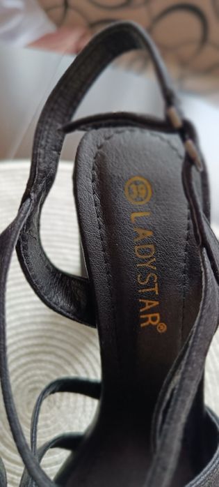 Дамски черни сандали