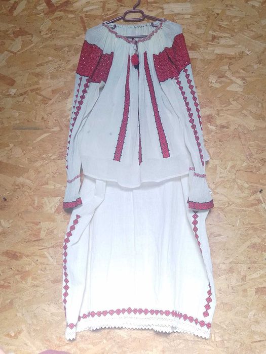 Vând costum popular muntenesc – 6 piese, lucrat manual