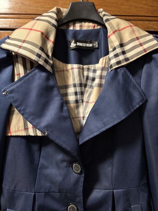 Pardesiu cu motiv Burberry