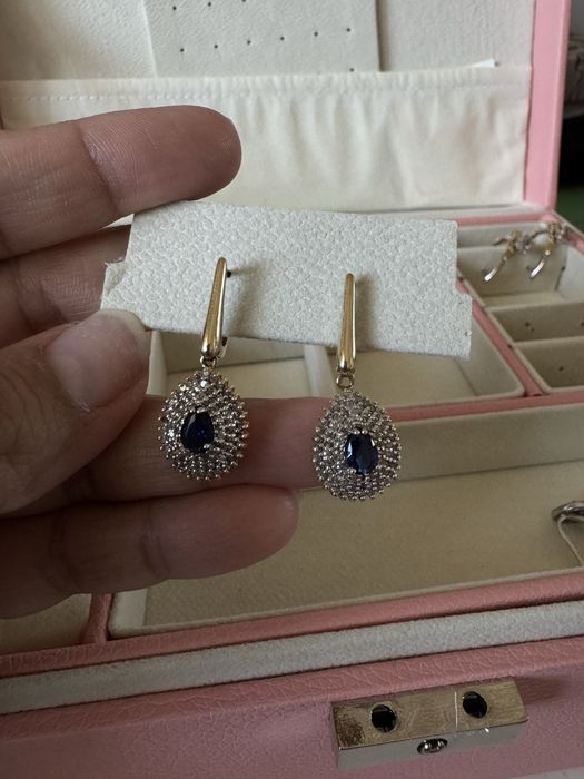 Продам серьги золотые с бриллиантами.