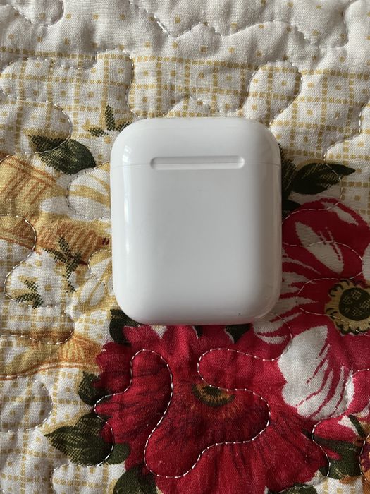 Airpods первая версия