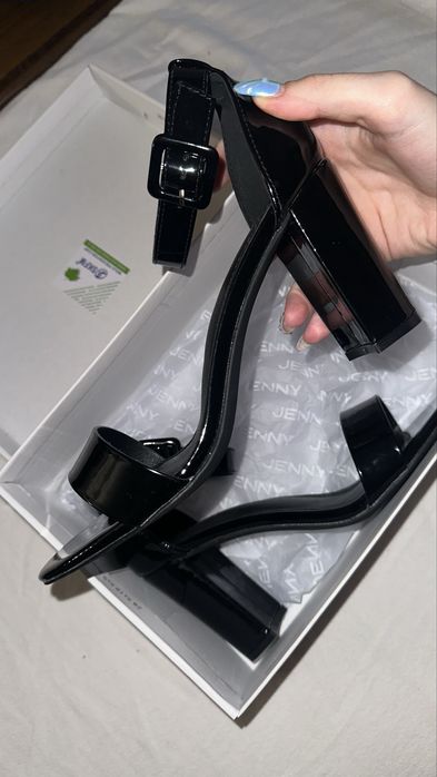 Tocuri negre Jenny nefolosite