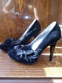 Женские туфли на коблуке 34 размера.