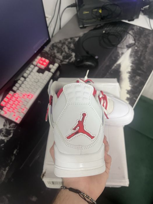 Jordan 4 metallic red