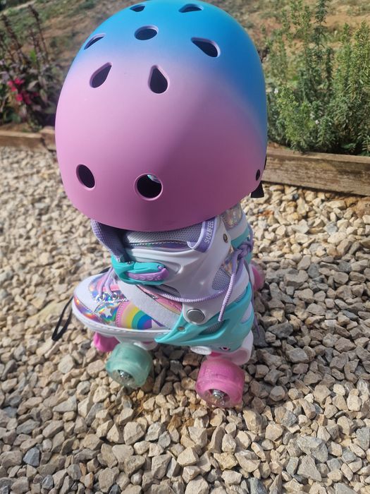 Комплект детски ролери с наколенки и каска