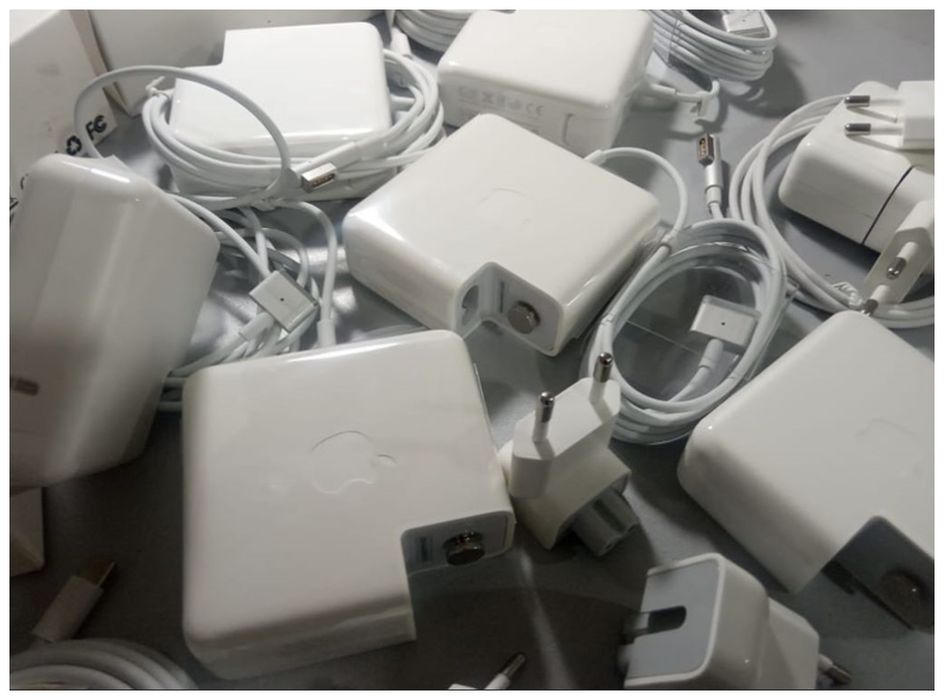 на MacBook 60W Air и Pro - зарядка, блок питания, шнур.