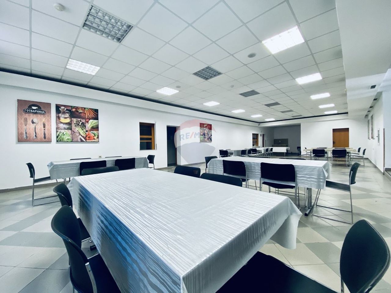 Дава се под наем Заведение в Варна, Център - 350 кв.м за 1800 € - Снимка #1