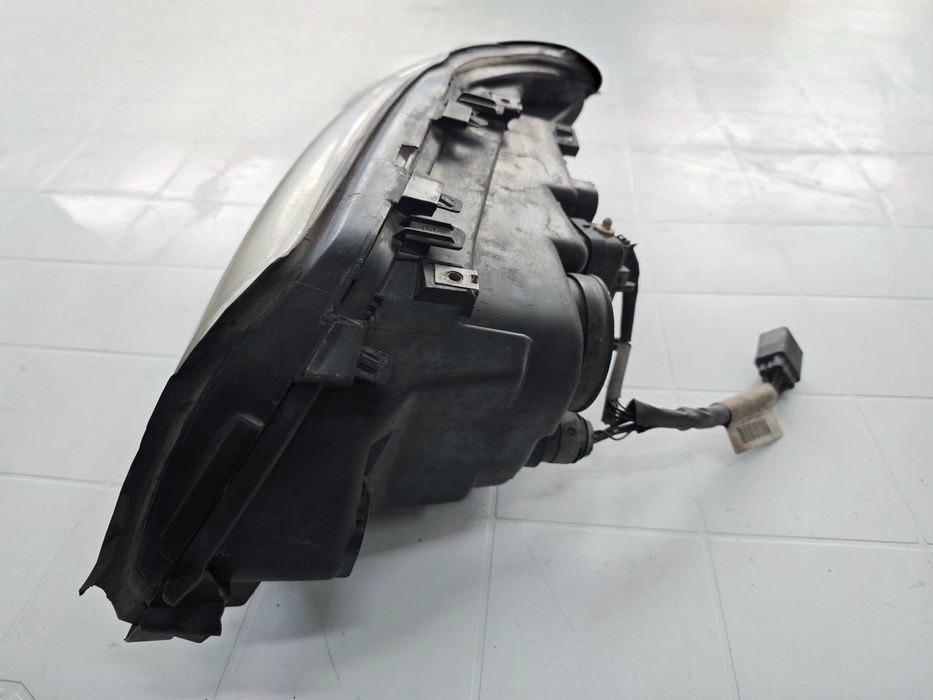 Десен фар VOLVO S60 Ксенон