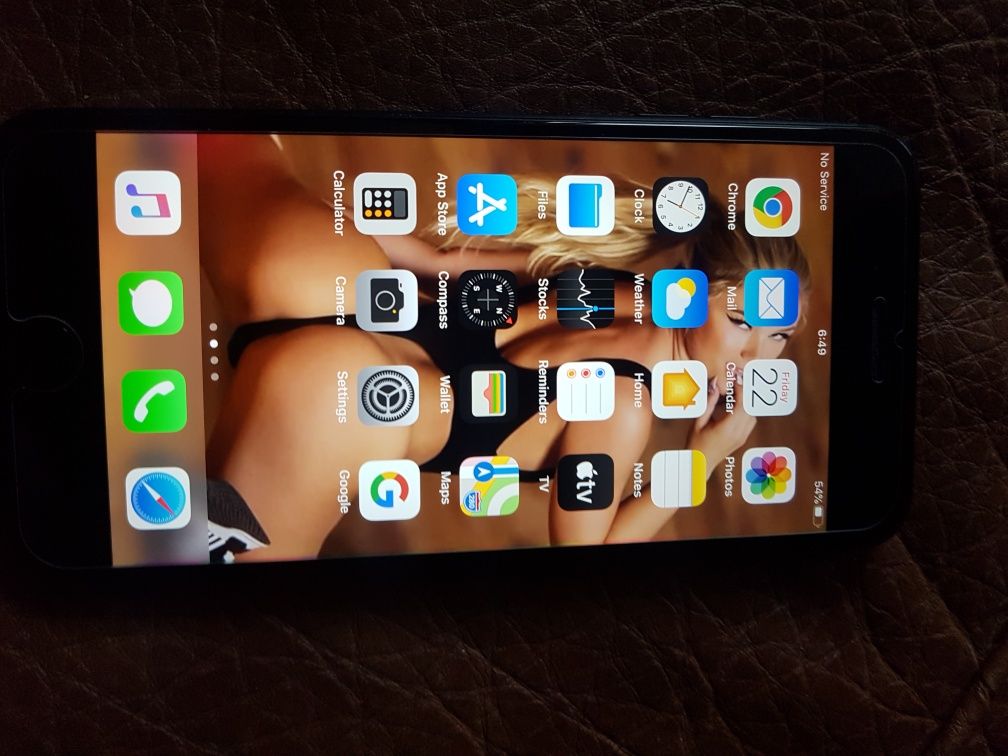 Продавам,  заменям  iPhone 7plus 256