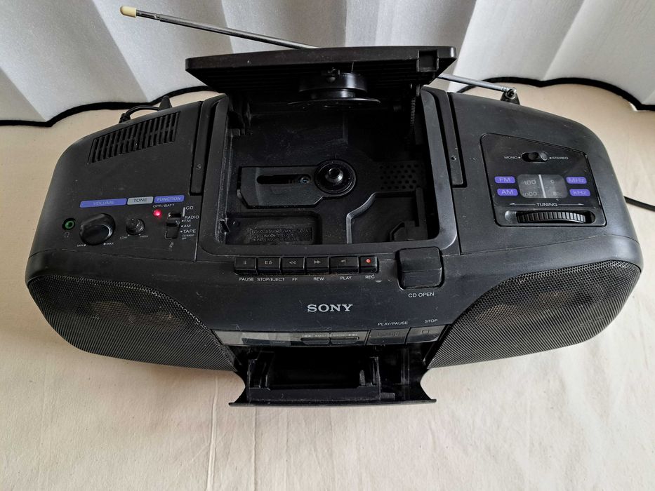 Радиокасетофон Sony CFD-8.