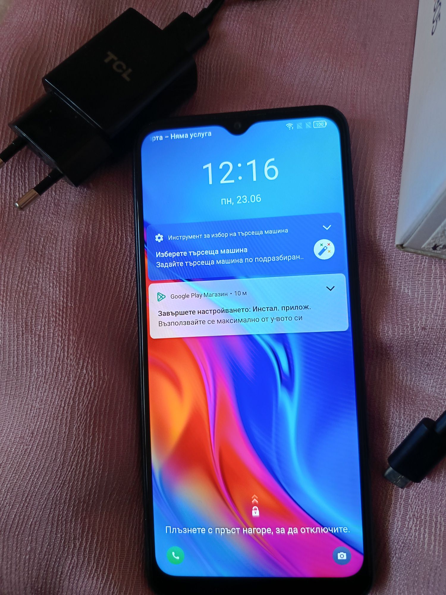 Напълно запазен смартфон TCL 305