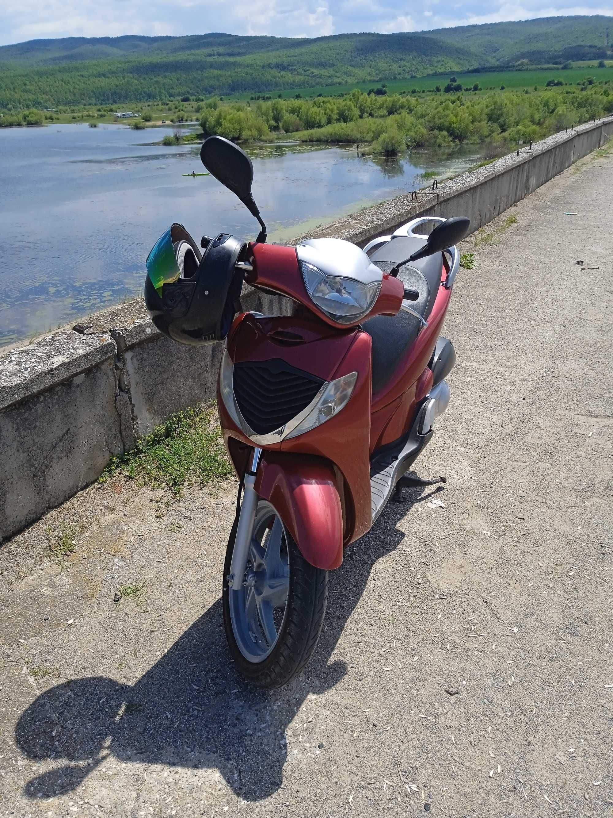 Продавам Honda sh 125i