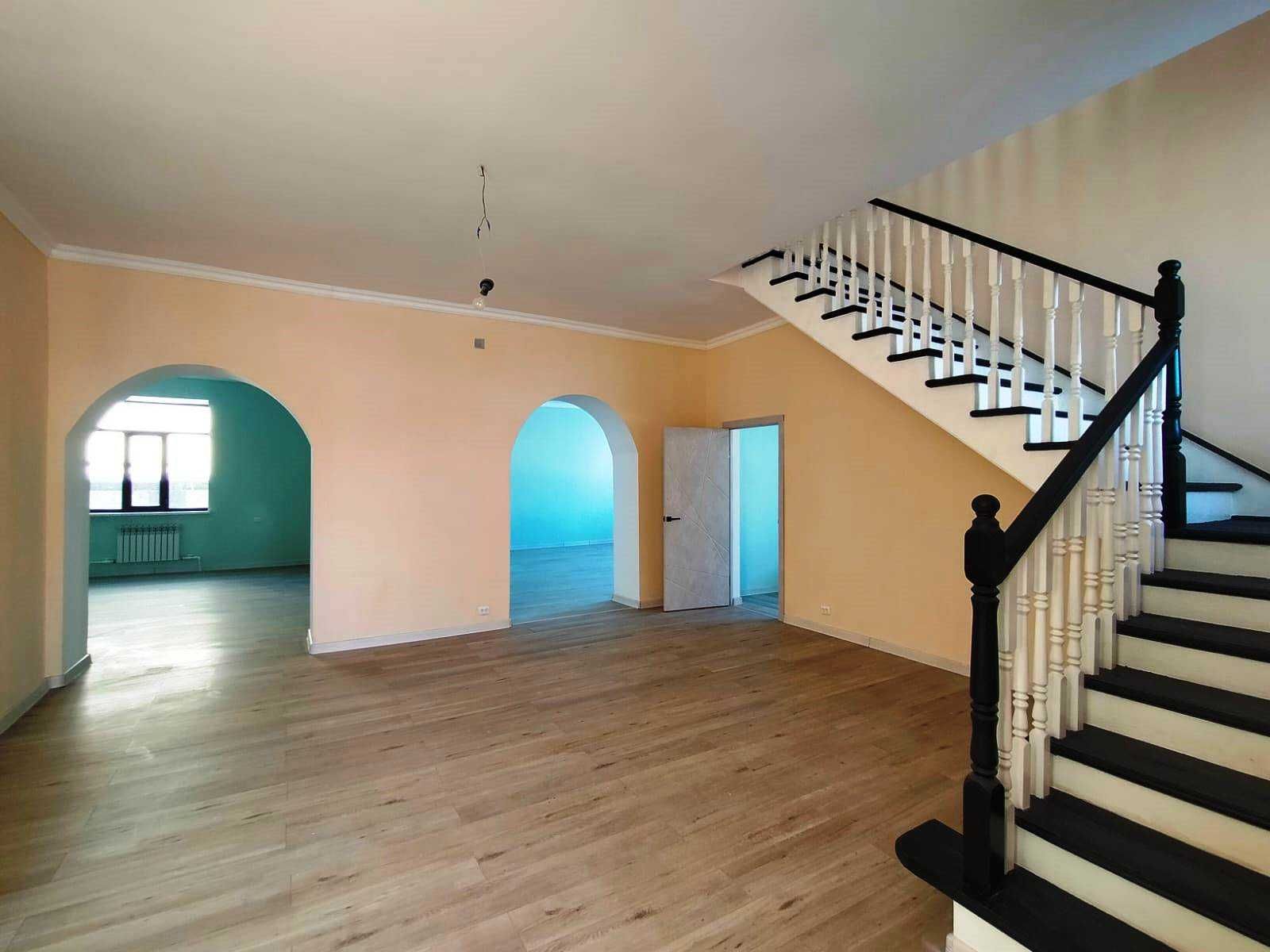 Продается большой 11-комнатный дом в Кунгей по  ул.Жандарбековой 62