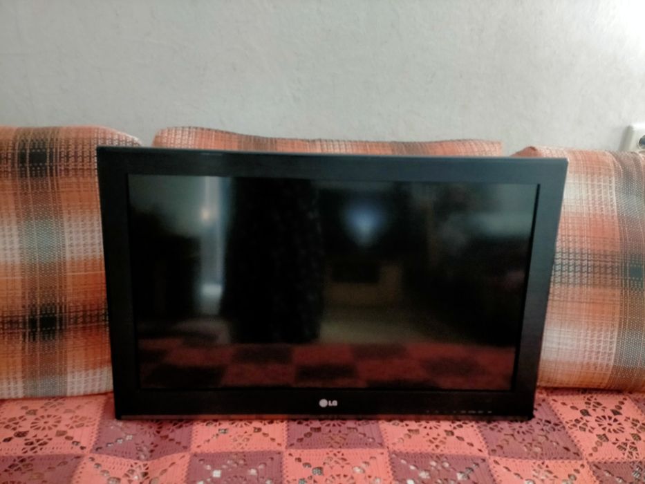 Продам телевизор LG.