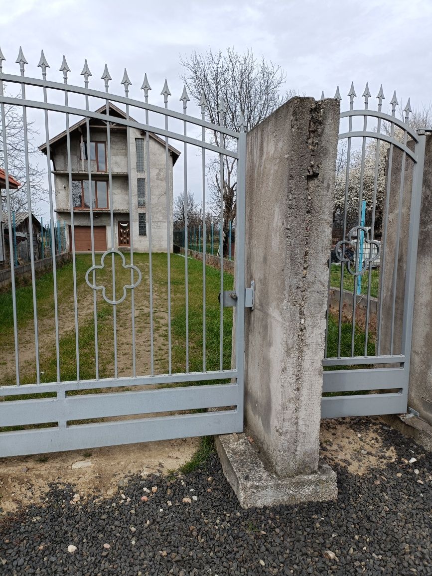 Casa, vila cu 8 camere garaj dublu, beci, terasa 30 mp, tren 28 ari