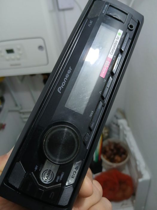 Vând cd player pioneer