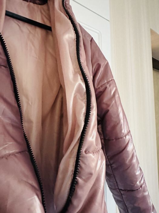 Geaca din puf si material impermeabil , calduroasa si usoara masura S