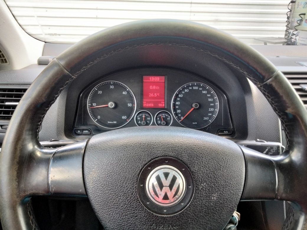 Vând Volkswagen Golf