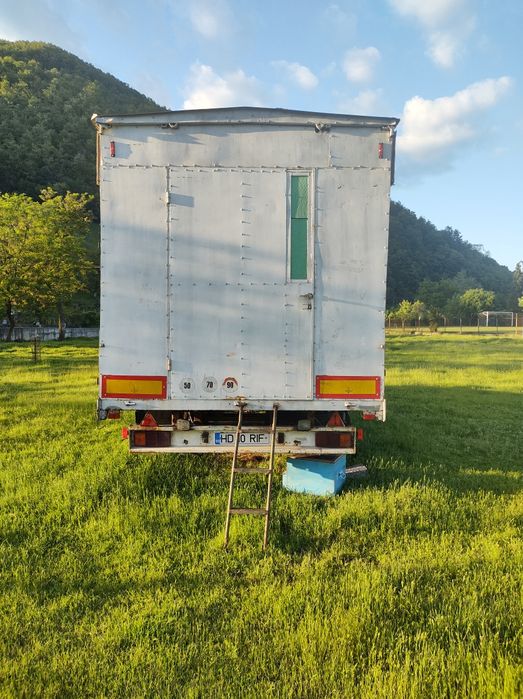 Vând remorca cu 2 axe tandem, neomologata apicol, stare foarte buna