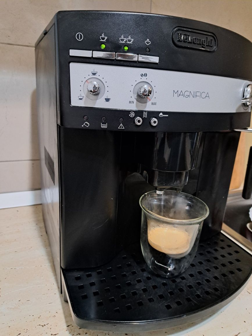 Espressor cafea boabe Delonghi ESAM3000