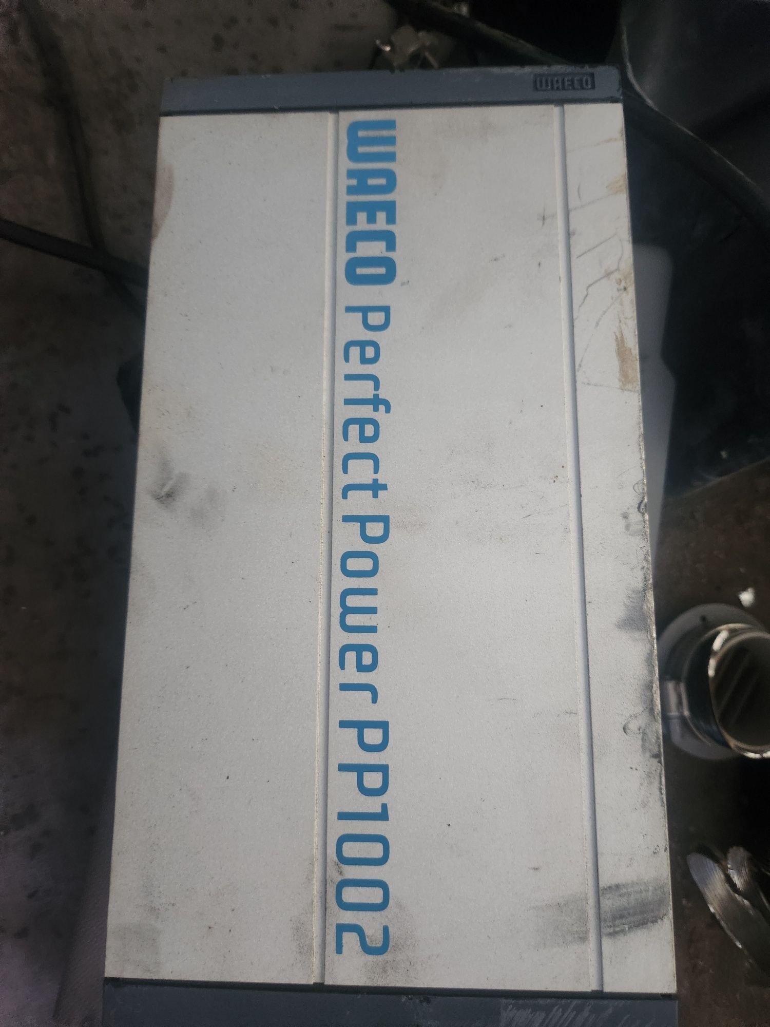 Invertor de tensiune auto  dometic PP1002
