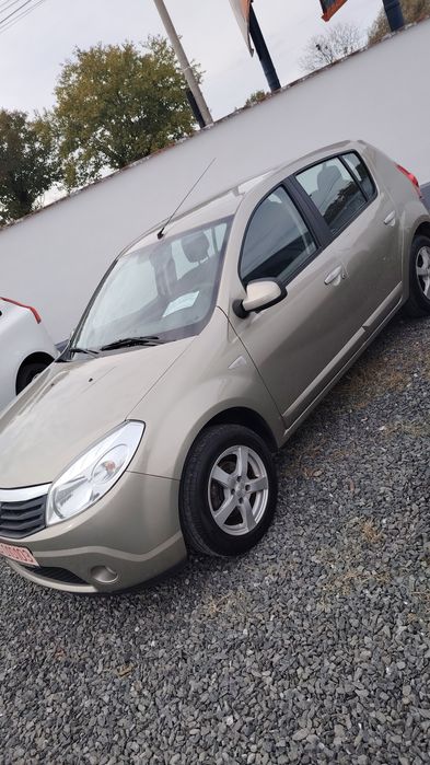 Vînd Dacia Sandero 1.6 din 2009