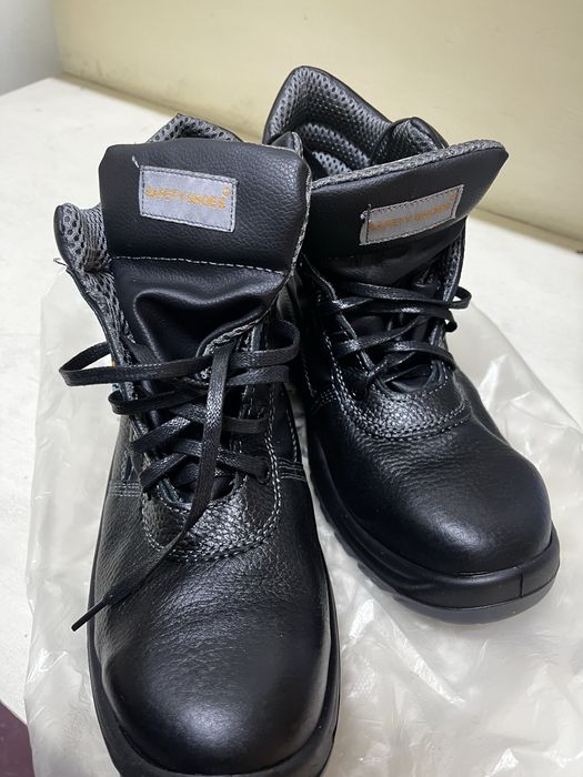 Рабочый ботинка