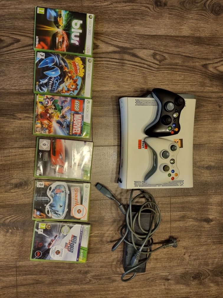Vand xbox 360 folosit cu 6 jocuri