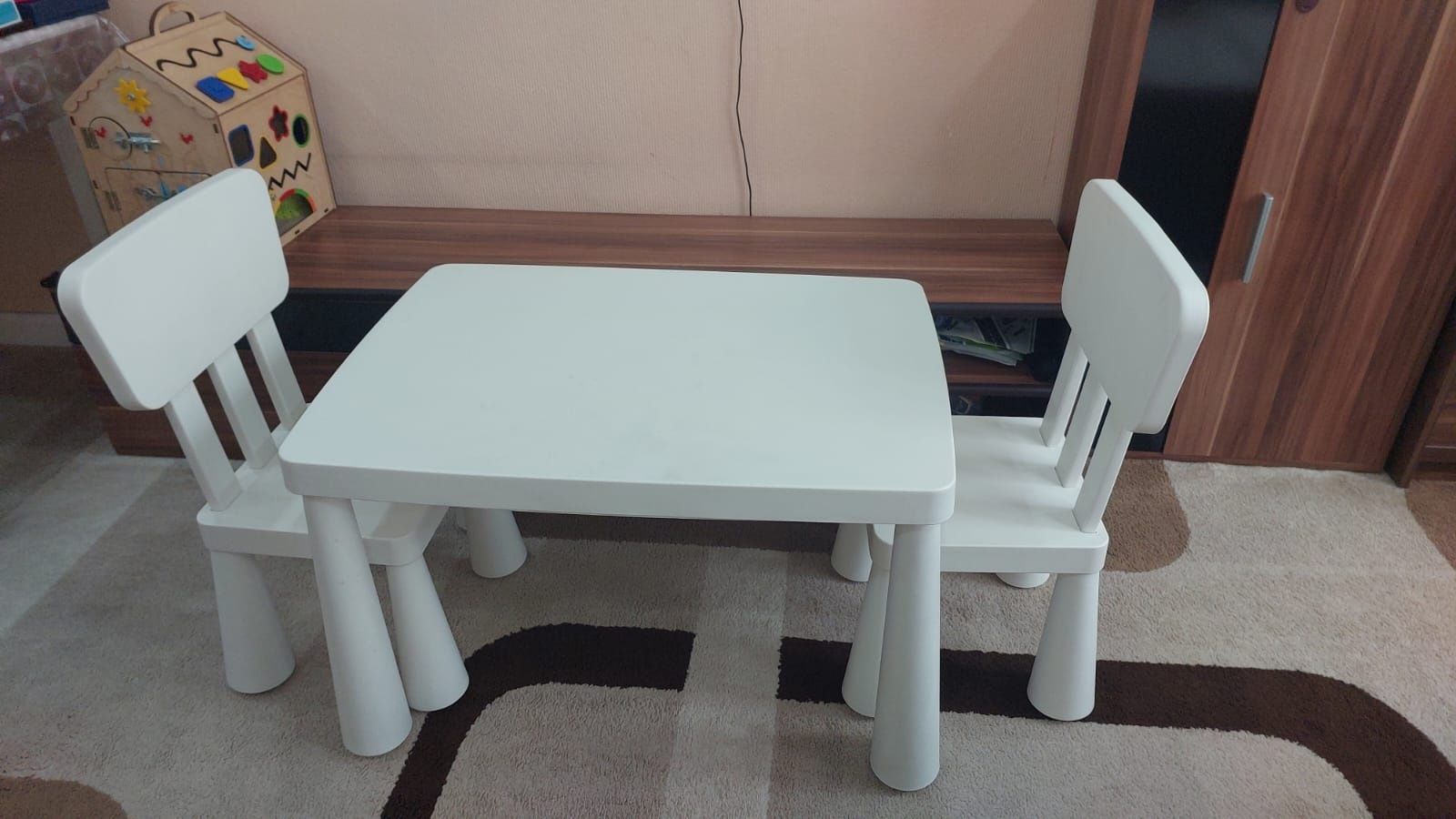 Стол и стулья Ikea
