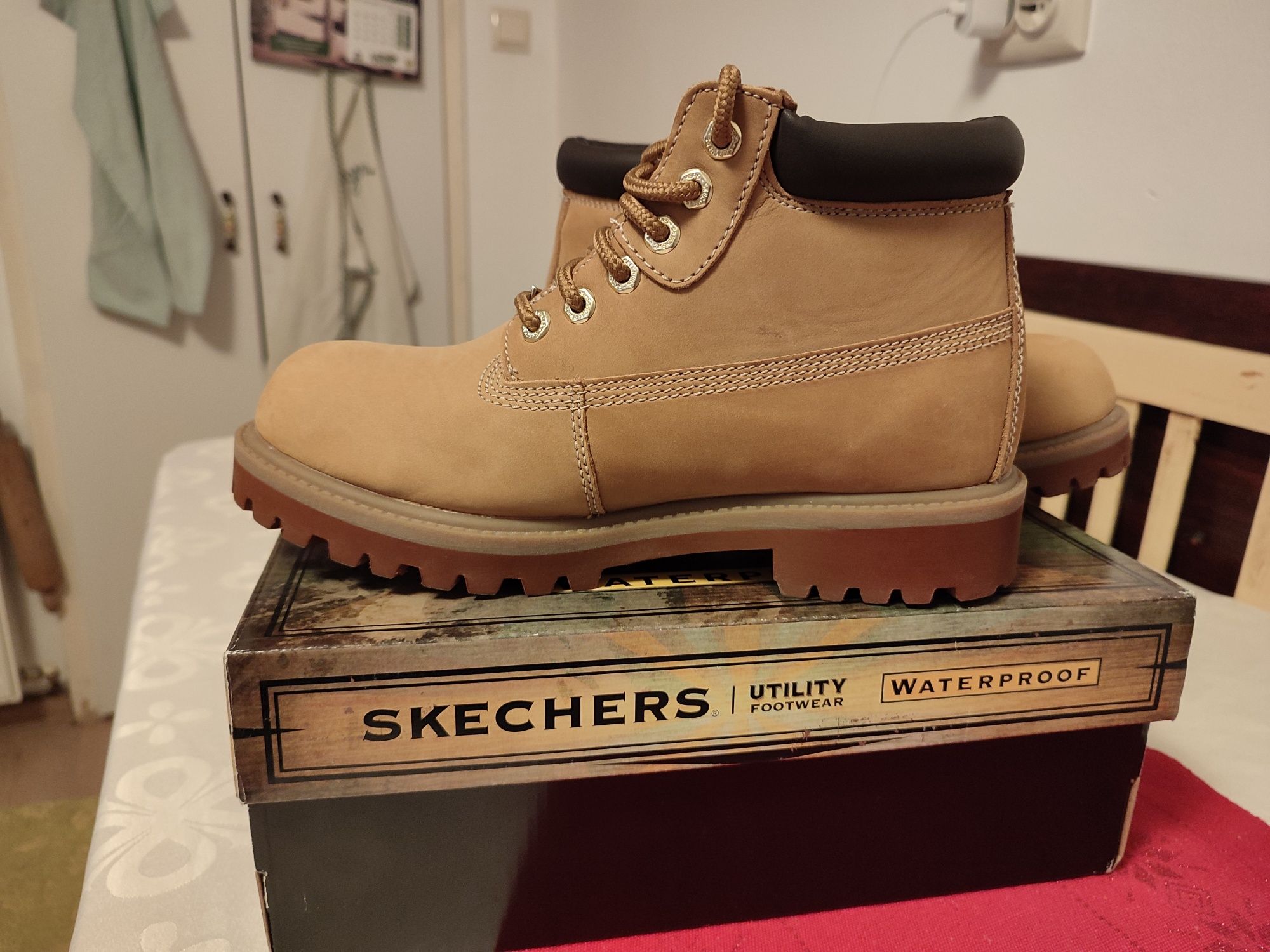 Bocanci piele naturala Skechers