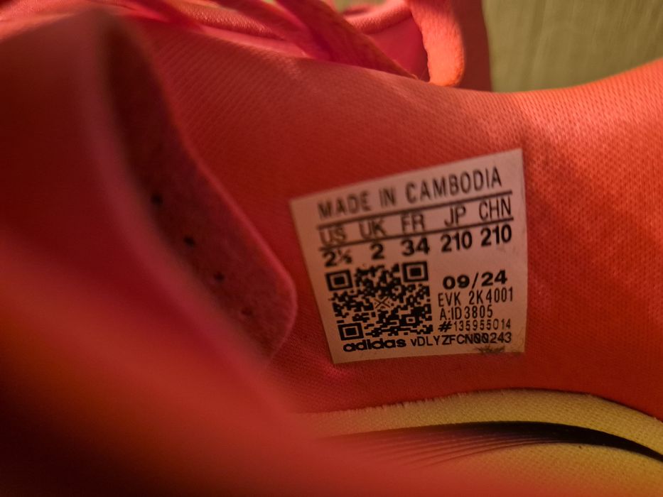 Adidasi Predatoe pentru sintetic marimea 34