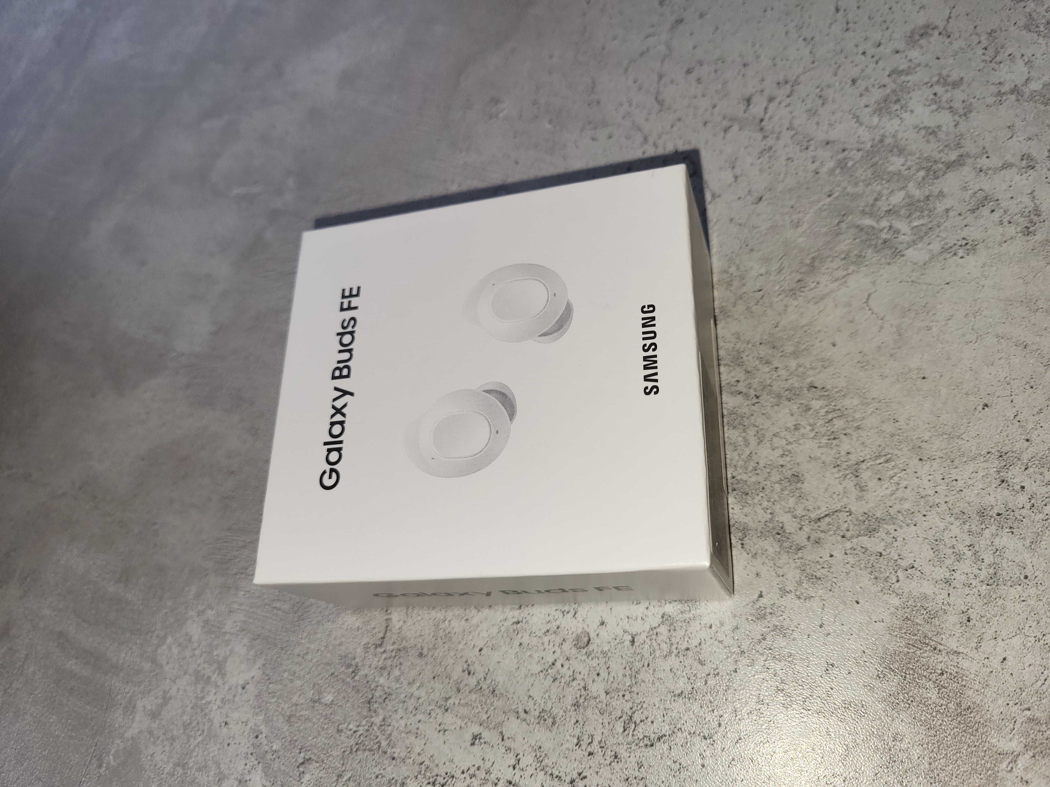 Не распакованные наушники Samsung Galaxy Buds Fan Edition