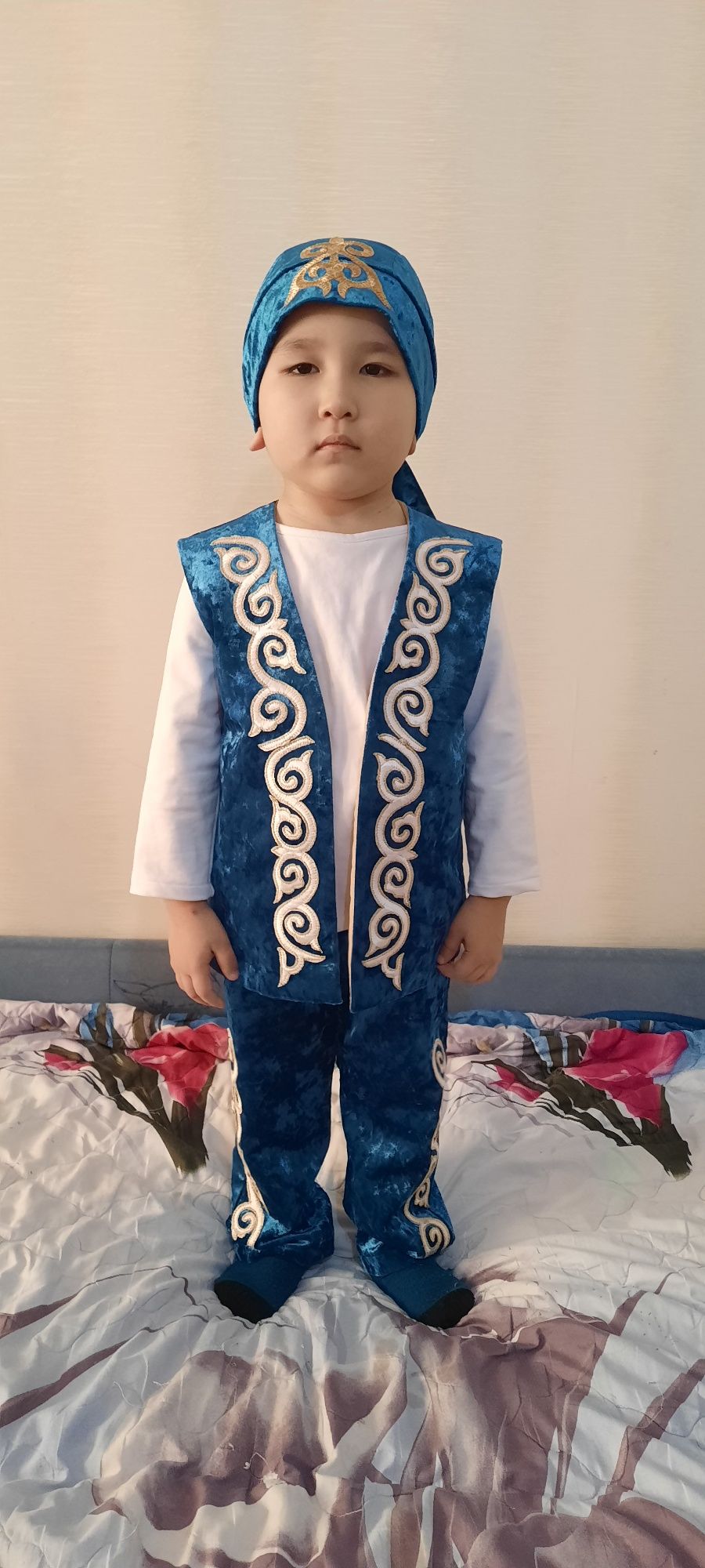 Казакский национальной костюм для девочек и мальчиков