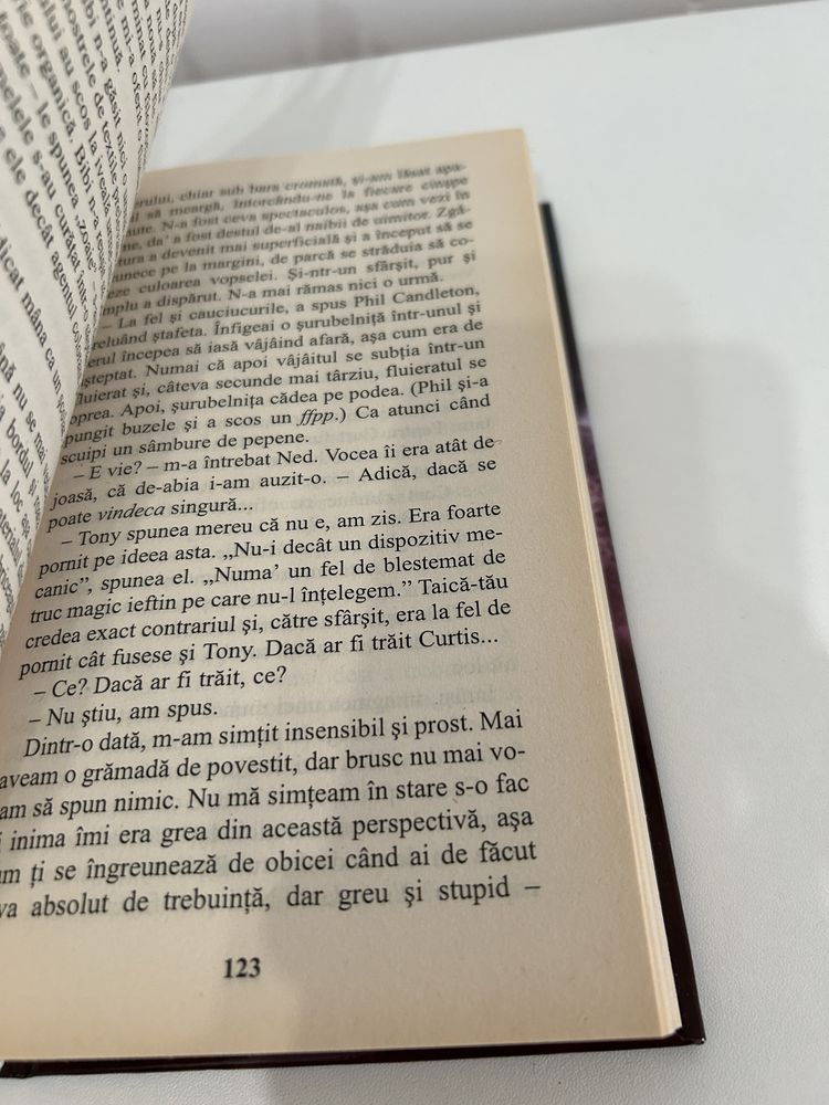 Dintr-un Buick 8 de Stephen King cartonata
