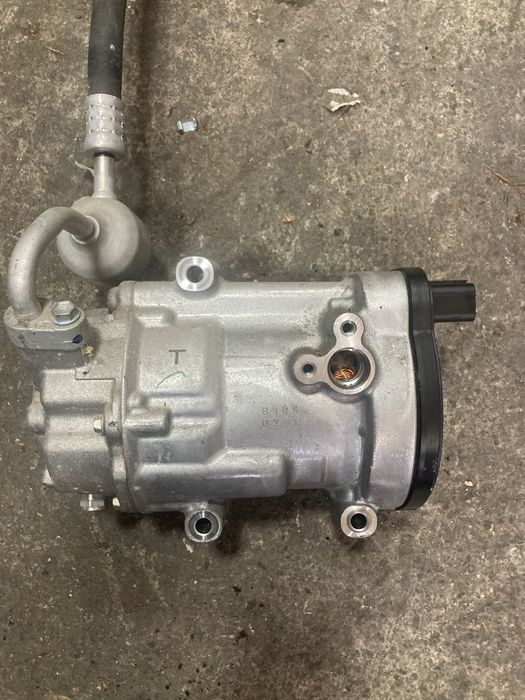 Toyota Rav 4 XA50 2.5i Hybrid 2020 година Компресор Климатик