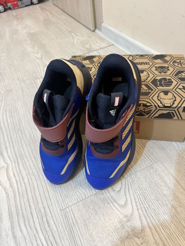Детски маратонки Adidas Marvel  -38  2/3