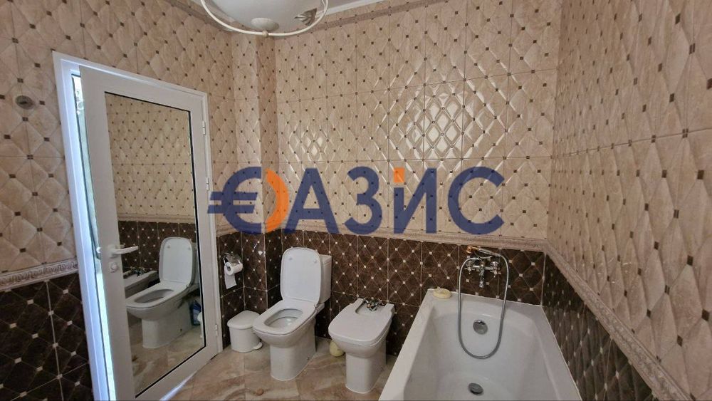 Къща с парцел и басейн, Чолакова Чешма, 212м.кв., цена 349000 евро