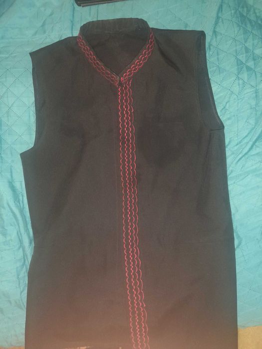 Vând tunică și vestă ptr. elev seminarist