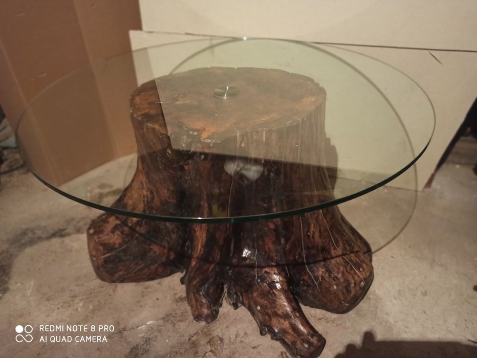 Masă din rădăcină de nuc