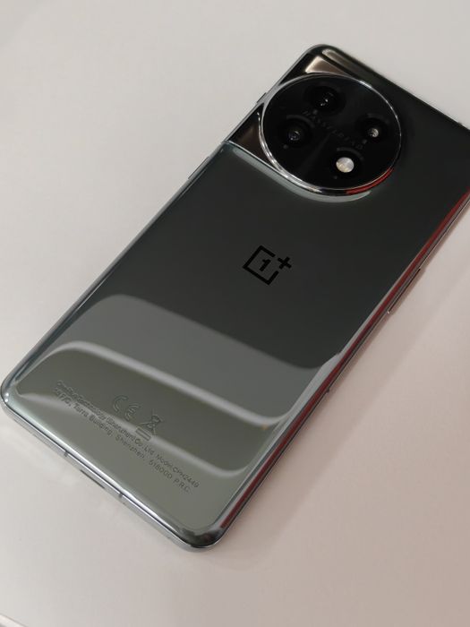 OnePlus 11 16GB  RAM + 256 GB