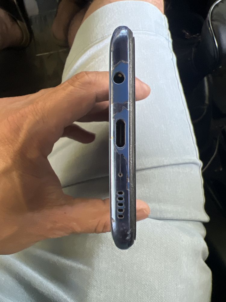 Продам Samsung A70 6/128