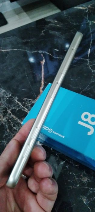 Продаётся телефон J8 в отличном состоянии