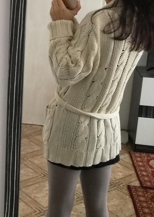 Мека плетена жилетка