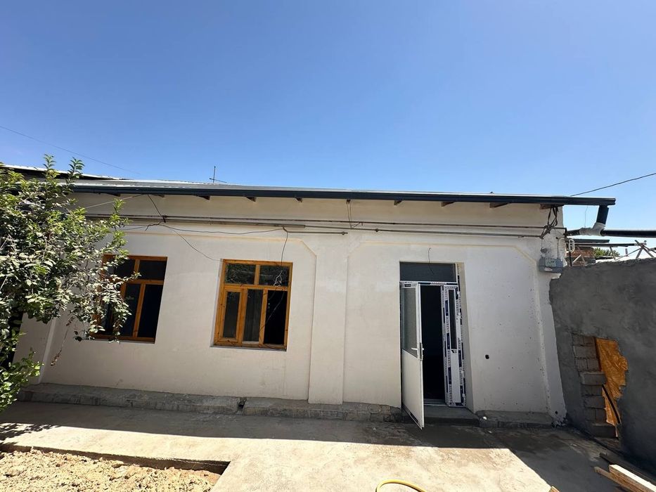 Srochna Olmazor tumani chuqursoyda uy sotiladi 1,2 sotix 4 xona